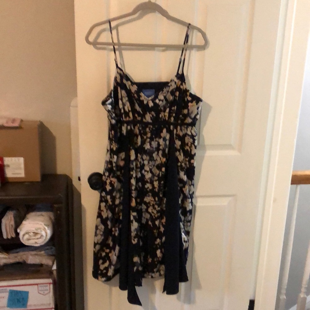 Bundle 2 for $22. 💝 Simply Vera Vera Wang Dress with POCKETS!!!
